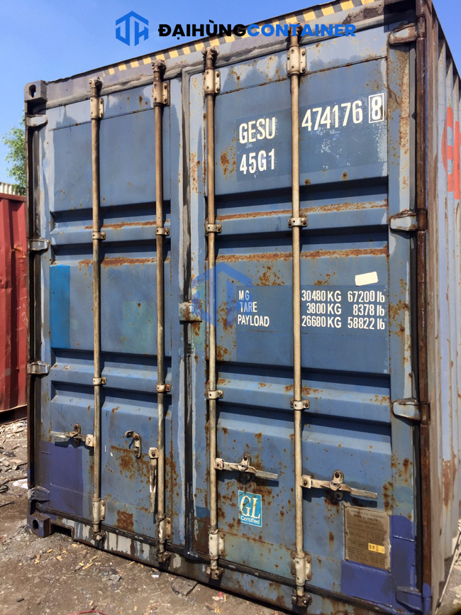 Container khô 20 feet là dạng hình hộp chữ nhật với sáu mặt gắn kết vào nhau bằng khung thép chắc chắn